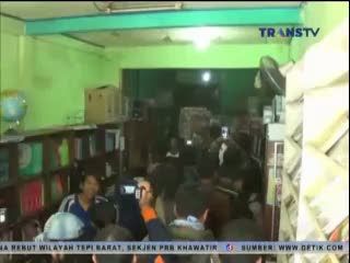 Anggota LSM Gerebek Toko Penjual Buku Milik Negara