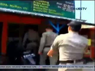Petugas Dapati Pelajar Mesum saat Razia Warnet