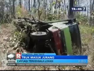 Evakuasi Truk Masuk Jurang Terkendala Lokasi 