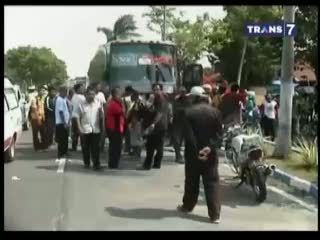 Laka Sepeda Motor, Suami Istri Tewas Dihantam Bus