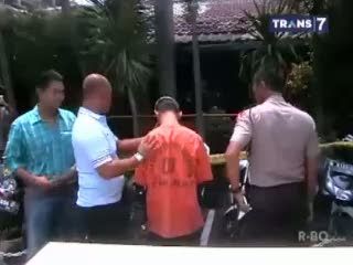 Modus Batu Cincin, Tersangka Hipnotis Korban
