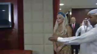 Pentas di Timur Tengah, Lady Gaga Tampil Nyaris Tertutup