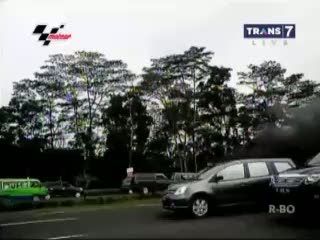 Angkot Terbakar di Tol Jagorawi