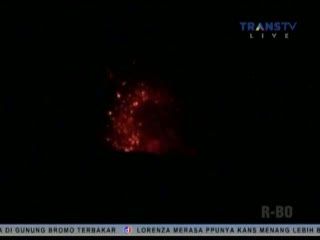 Gunung Slamet Lontarkan Lava Pijar