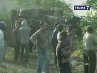 Truk Tertabrak Kereta Api, Supir Tewas