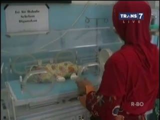 Bayi Dibuang di Lapangan Bola