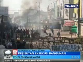 Eksekusi Puluhan Rumah Berujung Bentrok