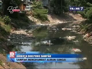 Sampah Ibukota Masih Menghambat Aliran Sungai