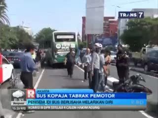 Bus Kopaja Tabrak Pemotor