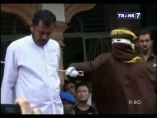Pejudi Dihukum Cambuk Berontak dan Berusaha Serang Algojo