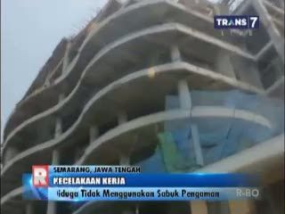 Pekerja Jatuh dari Apartemen