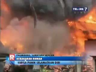 Warga Panik Selamatkan Diri dari Kebakaran