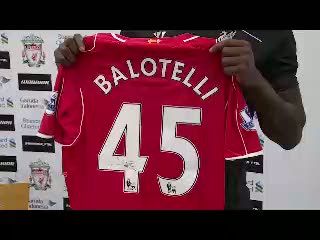 Ejek Kekalahan MU, Balotelli Menjadi Korban Rasisme
