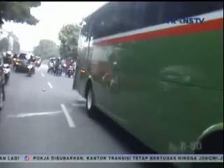 Bus Mayasari Terbakar
