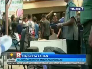 Sengketa Lahan, Keluarga Histeris Menolak Eksekusi