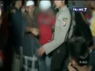 Sepasang Remaja Mesum Digerebek Warga