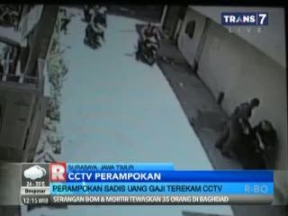 Perampokan Sadis Uang Gaji Terekam CCTV