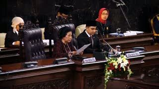 Sosok Ceu Popong, Legislator Tertua Pimpin Sidang Pelantikan DPR