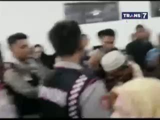 Ricuh Sidang Kasus Pembunuhan 