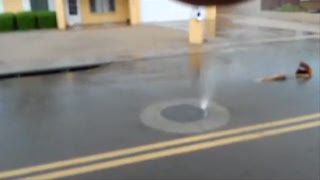 Badai Sapu Arizona, Lubang Saluran Air ini Seperti Mendidih