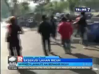 Eksekusi Lahan Milik PT KAI Berakhir Ricuh