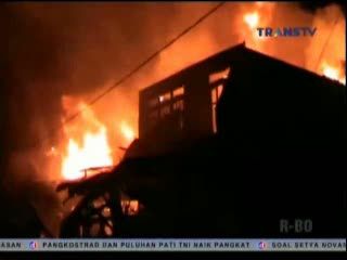 4 Rumah Terbakar Akibat Kios Bensin Tersambar Api