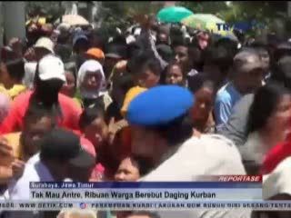 Tak Mau Antre, Ribuan Warga Berebut Daging Kurban hingga Terinjak-injak