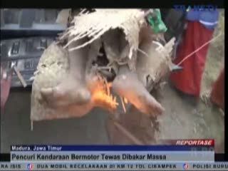 Pelaku Curanmor Tewas Dibakar Massa