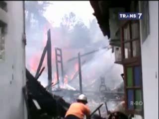 Gudang Mebel Kayu Jati Ludes Terbakar