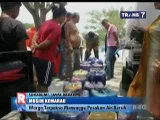 Musim Kemarau Masih Melanda, Warga Antre Air Bersih