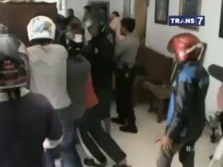 Eksekusi Rumah Belangsung Ricuh, Pemilik Rumah Histeris