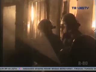 Api Hanguskan 8 Rumah dan Tewaskan 2 Orang