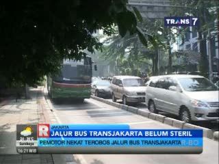 Lama Beroperasi, Jalur Transjakarta Masih Belum Steril