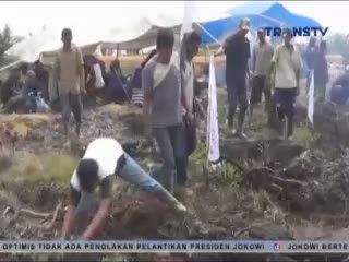 Aksi Kubur Diri Warga Mandailing Natal