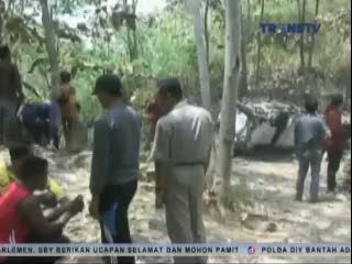 Mobil Pelaku Pencurian Dibakar Massa