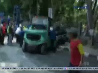 Truk Semen Tabrak Sejumlah Kendaraan, 3 Orang Tewas  