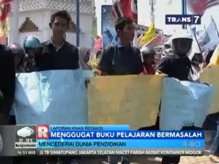 Menggugat Buku Pelajaran Bermasalah