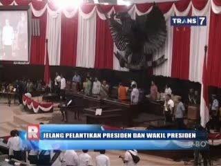 Jokowi-JK Persiapkan Diri dengan Minum Jamu dan Cukur Rambut