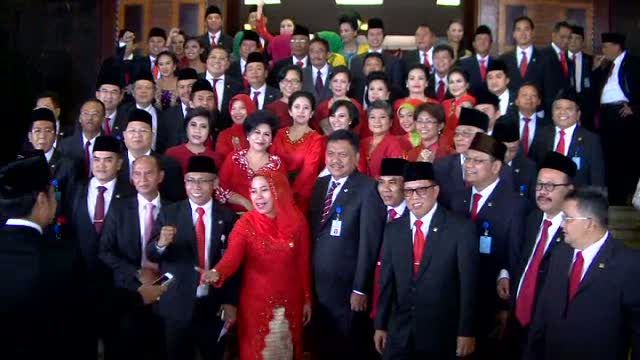 Jokowi Kantongi Nama Calon Menteri Bersih dari KPK