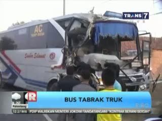 Diduga Supir Ugal-Ugalan, Bus Tabrak Truk