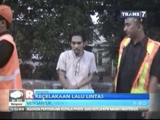 Mengantuk, Truk Tabrak Mobil Mewah