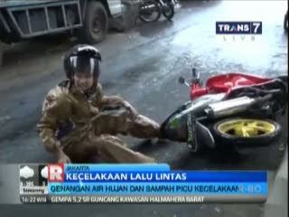 Genangan Air Hujan dan Sampah Picu Kecelakaan