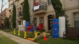 Rayakan Halloween, Warga Texas Dekorasi Rumah Dengan Tema Ebola