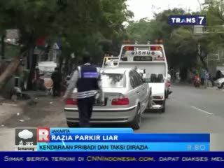 Kendaraan Pribadi dan Taksi Terjaring Razia Parkir Liar