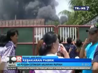 Kebakaran Hebat Melanda Pabrik Minyak Sawit dan Sabun di Bekasi