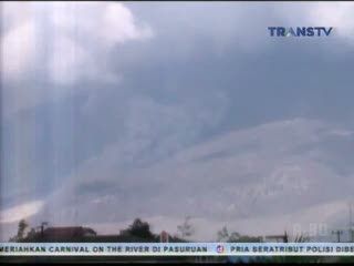 Guguran Awan Panas Sinabung Menuju Arah Selatan