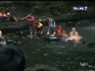 Terpeleset dan Terjatuh Dikolam Air Terjun, Wisatawan Tewas