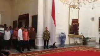 Untuk Arsip, Fadli Zon Minta Jokowi Tanda Tangan di Cover Majalah Time