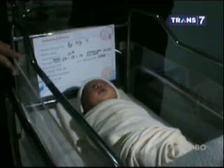 Bayi Baru Lahir Dibuang di Pinggir Jalan