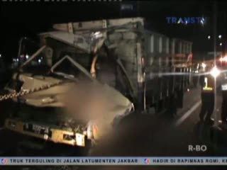 Kecelakaan Antara 2 Truk Tewaskan Seorang Kernet
